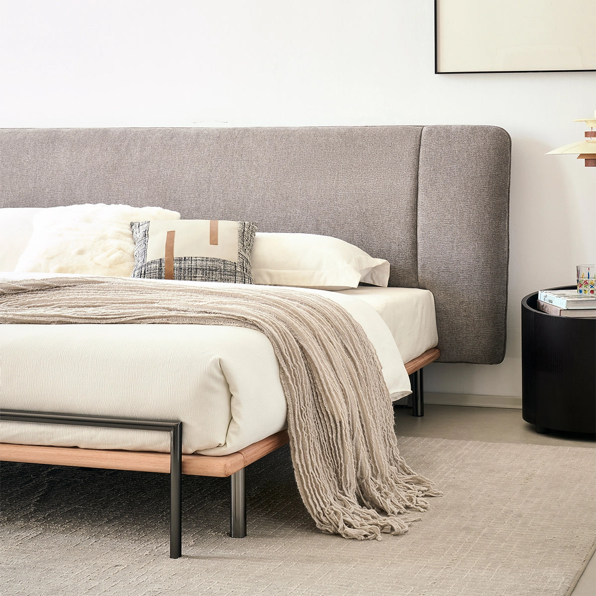 Pat Elvarra – lux și confort modern pentru dormitor