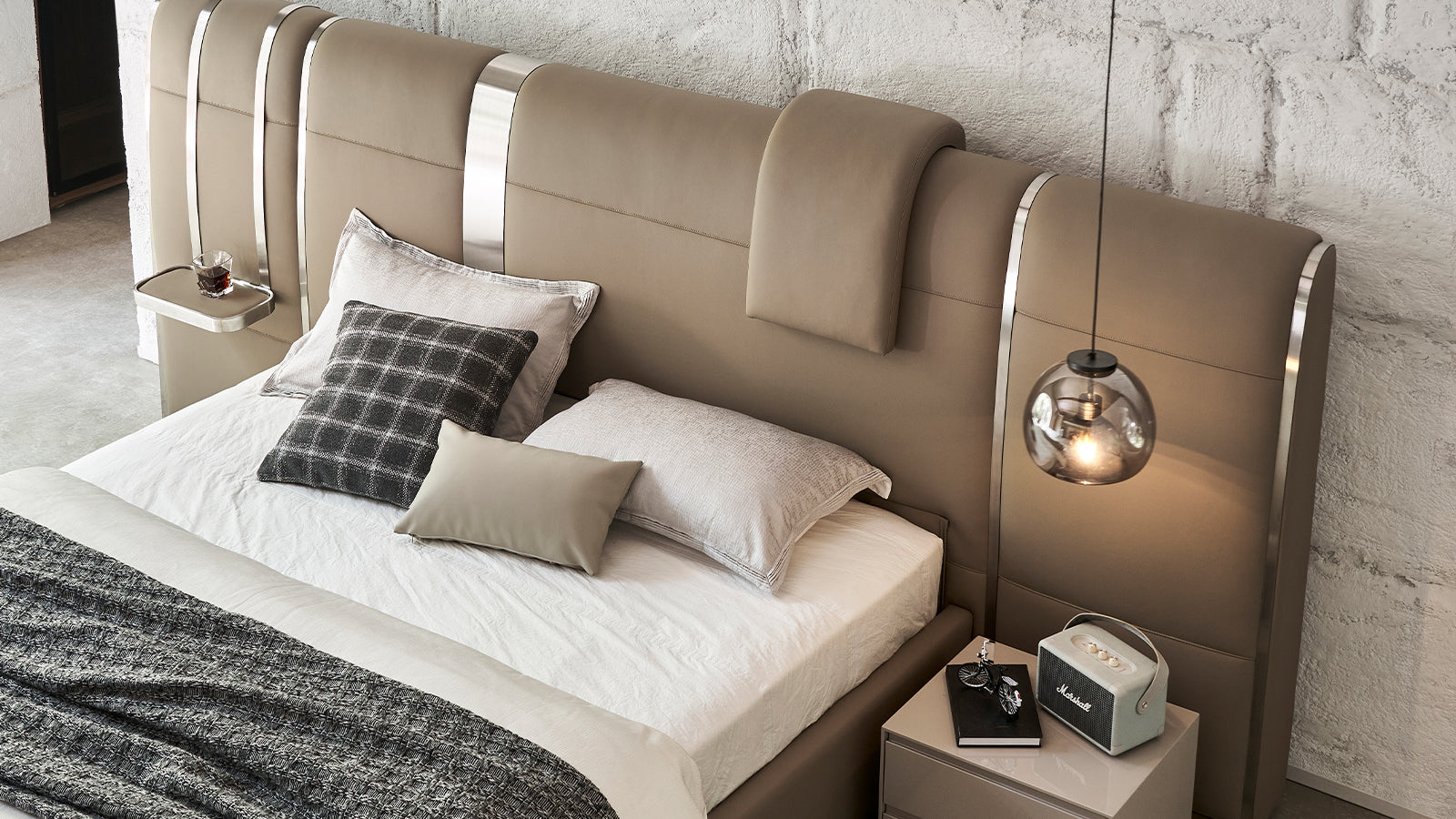 Pat Lyra – Confort și Eleganță în Dormitor