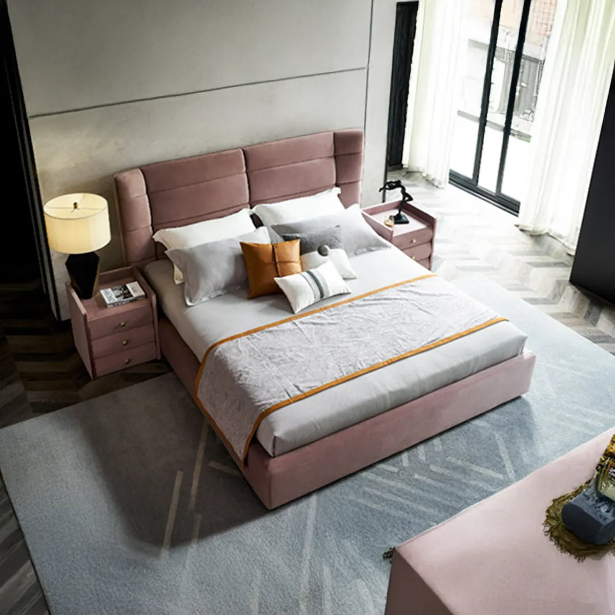 Pat TIANA - Declarație de stil și un simbol al confortului absolut