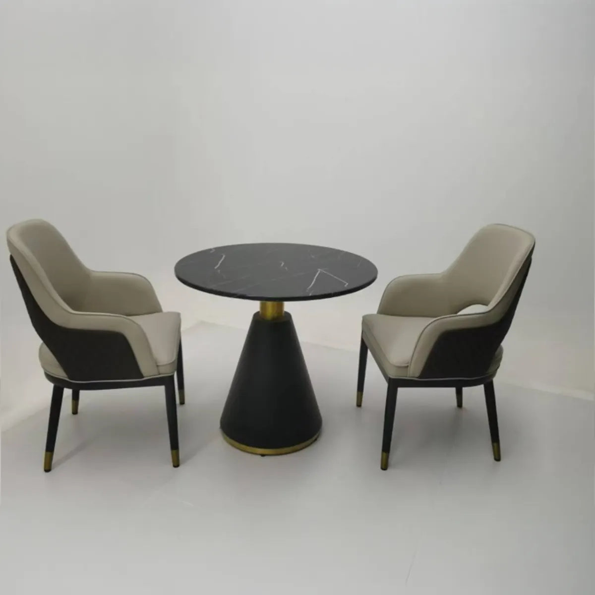 Sedia da pranzo Caris: design moderno e comfort elegante
